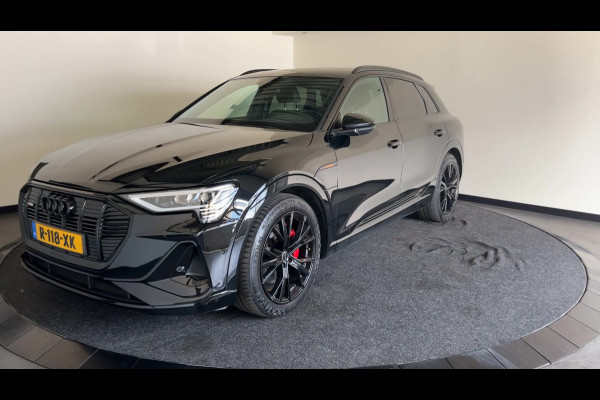 Audi e-tron 55 quattro S edition 95 kWh | Black on Black! | Achteruitrijcamera | Sportstoelen voor met stoelverwarming