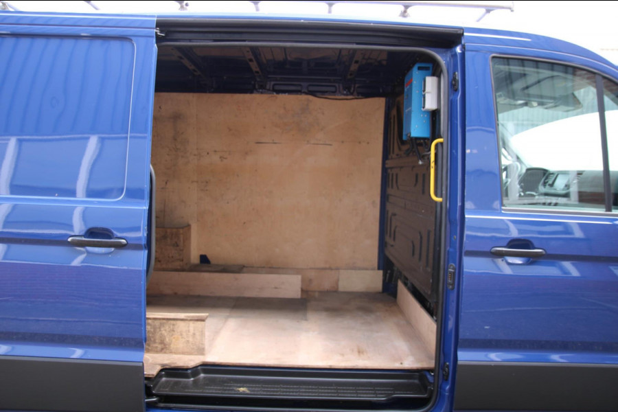 Volkswagen Crafter 35 2.0 TDI 140PK L3H2 Trendline / Trekhaak / App connect / Gev. stoel / imperiaal
