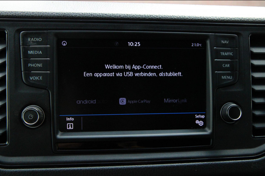 Volkswagen Crafter 35 2.0 TDI 140PK L3H2 Trendline / Trekhaak / App connect / Gev. stoel / imperiaal