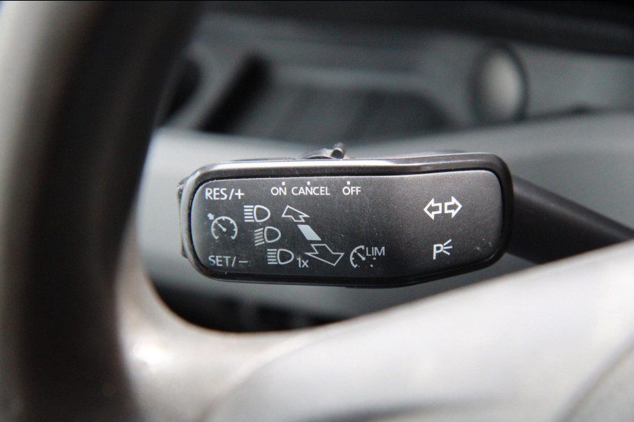Volkswagen Crafter 35 2.0 TDI 140PK L3H2 Trendline / Trekhaak / App connect / Gev. stoel / imperiaal