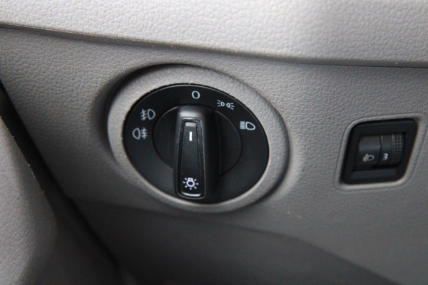 Volkswagen Crafter 35 2.0 TDI 140PK L3H2 Trendline / Trekhaak / App connect / Gev. stoel / imperiaal