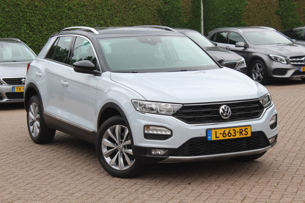Volkswagen T-Roc 1.5 TSI Sport / Trekhaak / Virtual Cockpit / Navigatie / Parkeerhulp V+A / Spiegelpakket / 17'' / Apple CarPlay / ACC