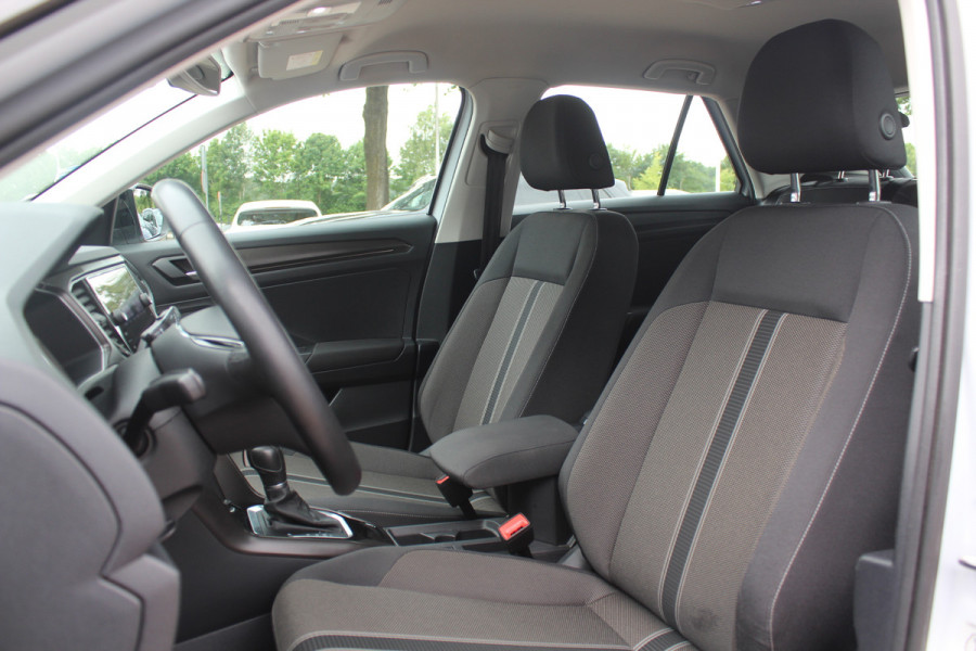 Volkswagen T-Roc 1.5 TSI Sport / Trekhaak / Virtual Cockpit / Navigatie / Parkeerhulp V+A / Spiegelpakket / 17'' / Apple CarPlay / ACC