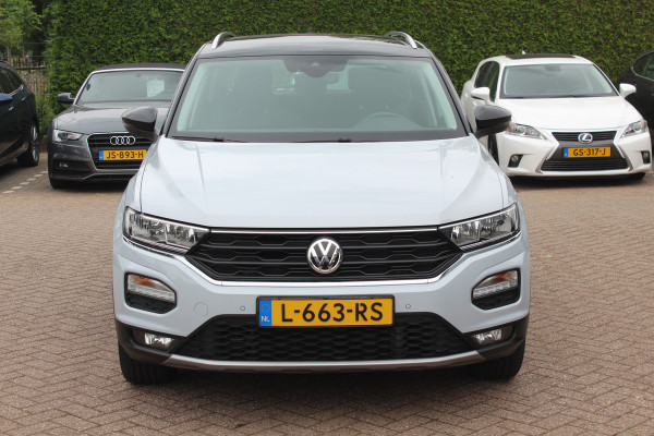 Volkswagen T-Roc 1.5 TSI Sport / Trekhaak / Virtual Cockpit / Navigatie / Parkeerhulp V+A / Spiegelpakket / 17'' / Apple CarPlay / ACC