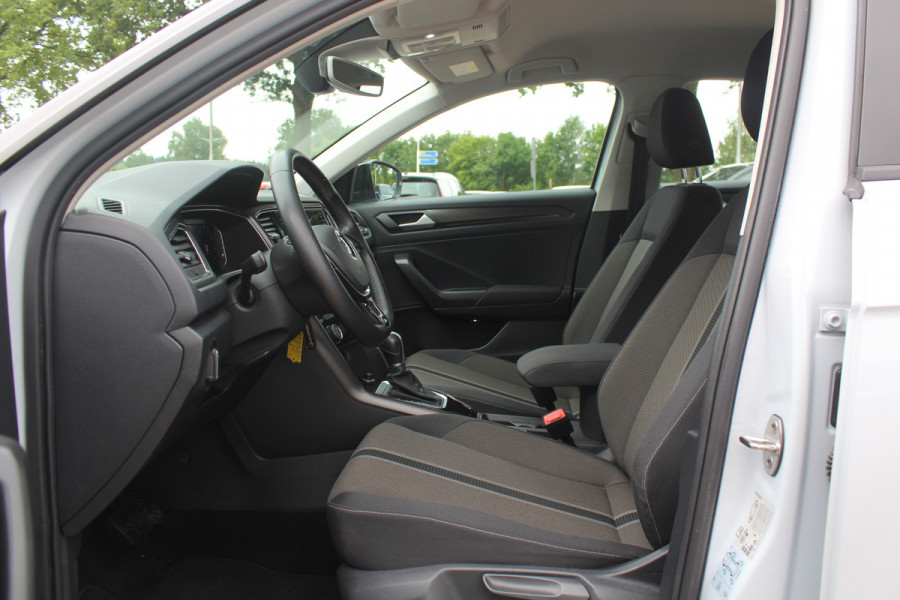 Volkswagen T-Roc 1.5 TSI Sport / Trekhaak / Virtual Cockpit / Navigatie / Parkeerhulp V+A / Spiegelpakket / 17'' / Apple CarPlay / ACC