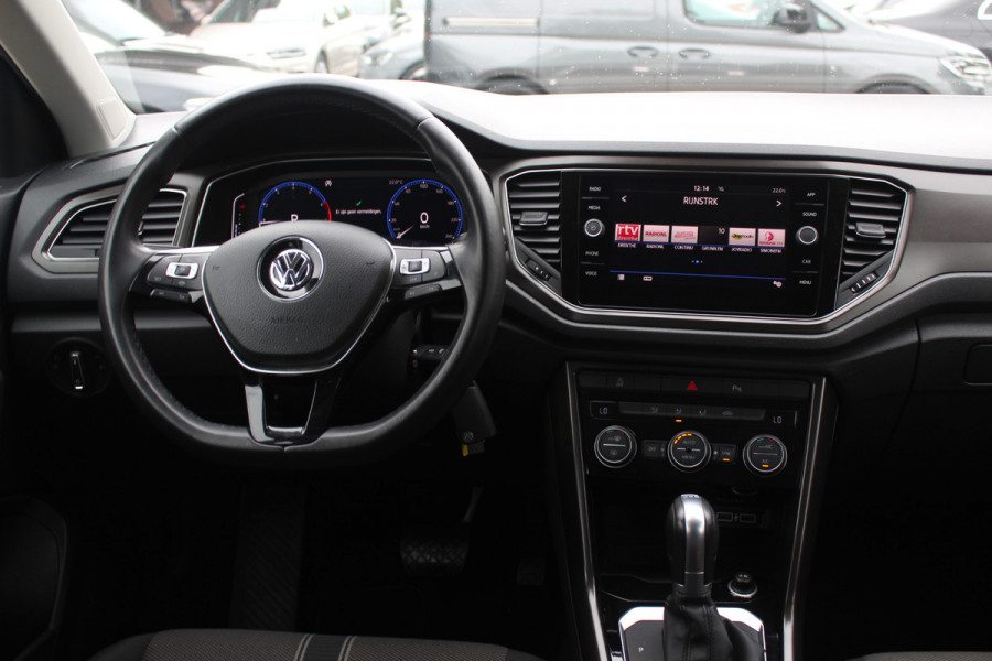 Volkswagen T-Roc 1.5 TSI Sport / Trekhaak / Virtual Cockpit / Navigatie / Parkeerhulp V+A / Spiegelpakket / 17'' / Apple CarPlay / ACC