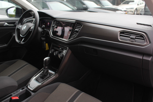 Volkswagen T-Roc 1.5 TSI Sport / Trekhaak / Virtual Cockpit / Navigatie / Parkeerhulp V+A / Spiegelpakket / 17'' / Apple CarPlay / ACC
