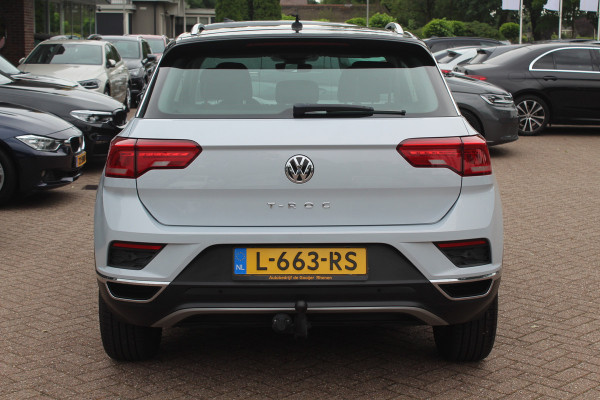 Volkswagen T-Roc 1.5 TSI Sport / Trekhaak / Virtual Cockpit / Navigatie / Parkeerhulp V+A / Spiegelpakket / 17'' / Apple CarPlay / ACC