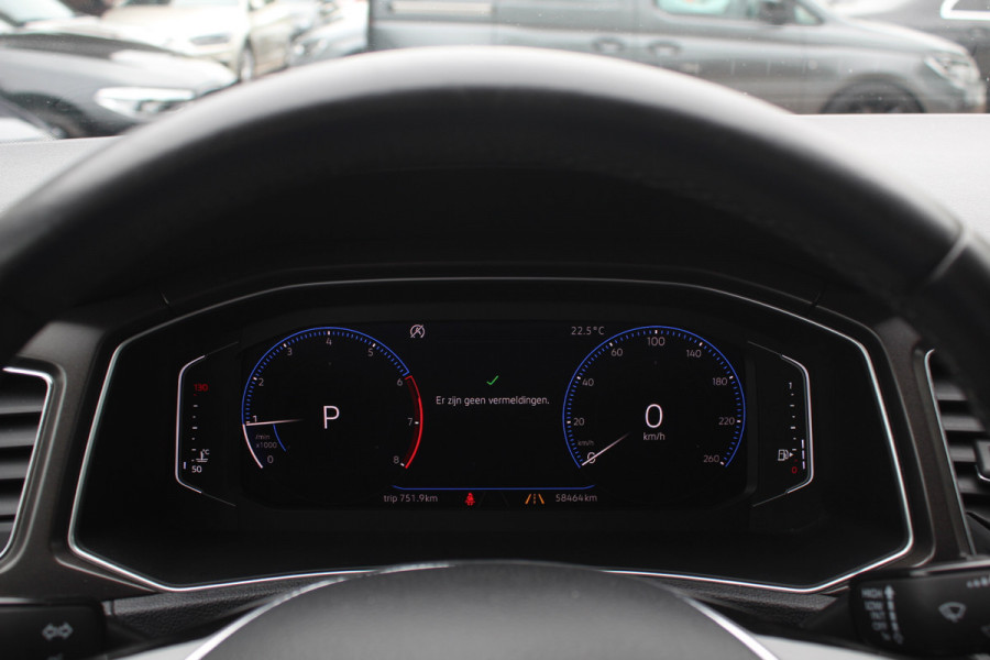 Volkswagen T-Roc 1.5 TSI Sport / Trekhaak / Virtual Cockpit / Navigatie / Parkeerhulp V+A / Spiegelpakket / 17'' / Apple CarPlay / ACC