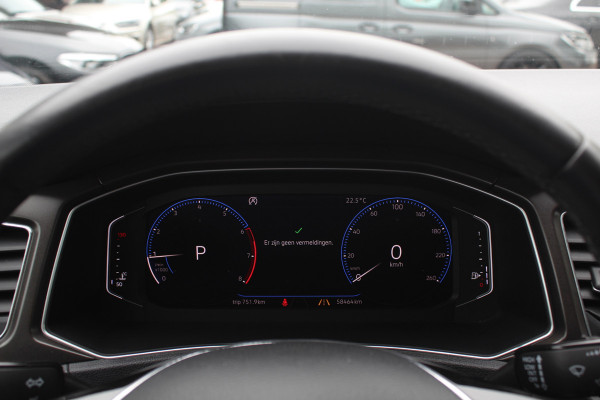 Volkswagen T-Roc 1.5 TSI Sport / Trekhaak / Virtual Cockpit / Navigatie / Parkeerhulp V+A / Spiegelpakket / 17'' / Apple CarPlay / ACC