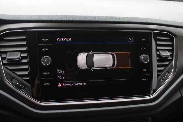 Volkswagen T-Roc 1.5 TSI Sport / Trekhaak / Virtual Cockpit / Navigatie / Parkeerhulp V+A / Spiegelpakket / 17'' / Apple CarPlay / ACC