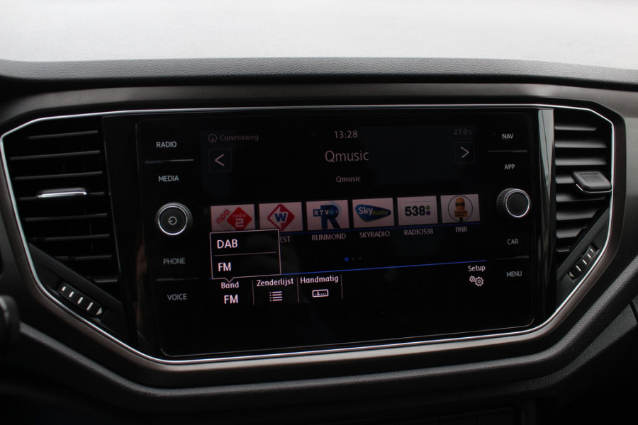 Volkswagen T-Roc 1.5 TSI Sport / Trekhaak / Virtual Cockpit / Navigatie / Parkeerhulp V+A / Spiegelpakket / 17'' / Apple CarPlay / ACC