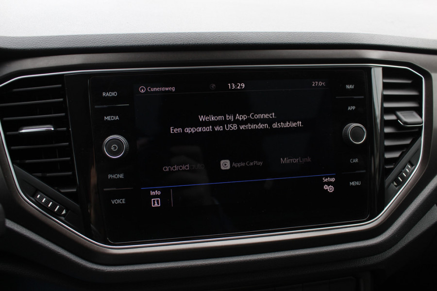 Volkswagen T-Roc 1.5 TSI Sport / Trekhaak / Virtual Cockpit / Navigatie / Parkeerhulp V+A / Spiegelpakket / 17'' / Apple CarPlay / ACC