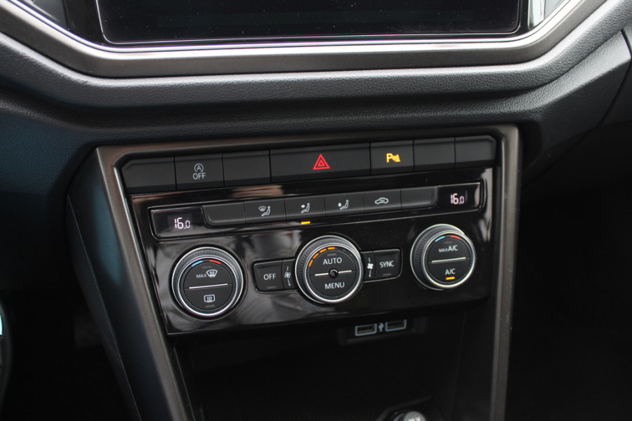 Volkswagen T-Roc 1.5 TSI Sport / Trekhaak / Virtual Cockpit / Navigatie / Parkeerhulp V+A / Spiegelpakket / 17'' / Apple CarPlay / ACC