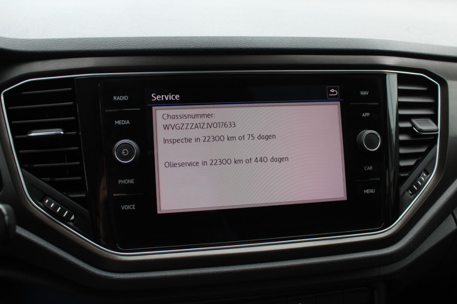 Volkswagen T-Roc 1.5 TSI Sport / Trekhaak / Virtual Cockpit / Navigatie / Parkeerhulp V+A / Spiegelpakket / 17'' / Apple CarPlay / ACC
