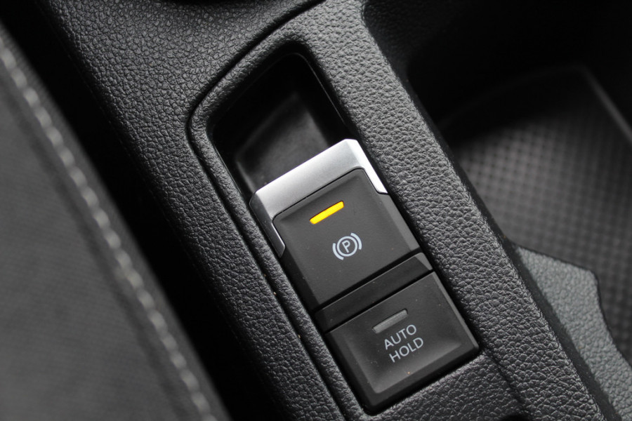 Volkswagen T-Roc 1.5 TSI Sport / Trekhaak / Virtual Cockpit / Navigatie / Parkeerhulp V+A / Spiegelpakket / 17'' / Apple CarPlay / ACC