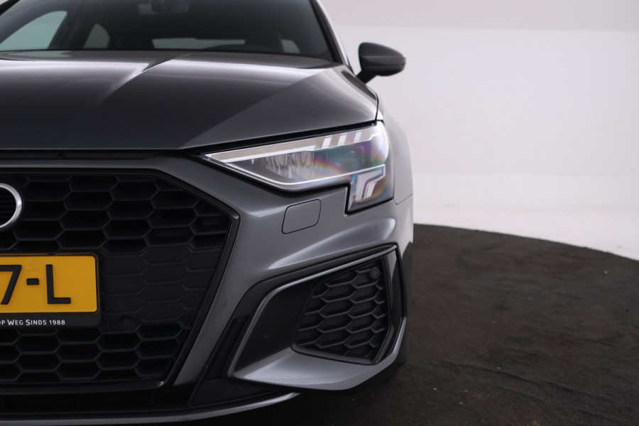 Audi A3 Limousine 30 TFSI S edition Nardo! S-line, Virtual, Climate,