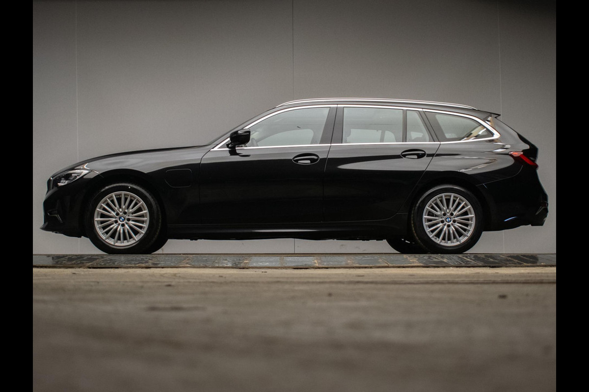 BMW 3 Serie Touring 320e M Sport (PANORAMADAK,APPLE CARPLAY,NAVI,SFEERVERLICHTING,STOELVERWARMING,CAMERA,LEDER,CRUISE,CLIMATE) BMW 3 Serie Touring 320e M Sport (PANORAMADAK,APPLE CARPLAY,NAVI,SFEERVERLICHTING,STOELVERWARMING,CAMERA,LEDER,CRUISE,CLIMATE)