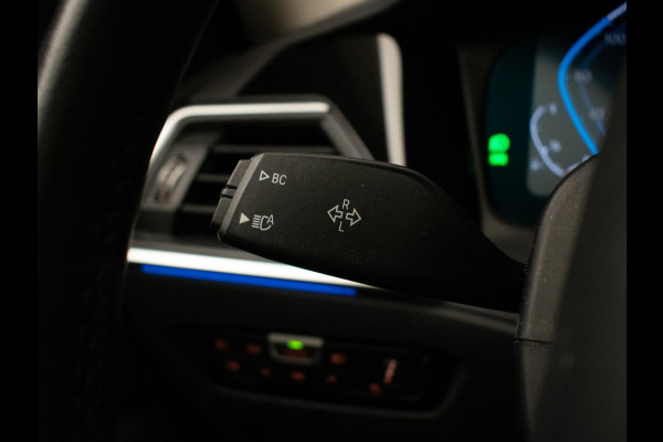 BMW 3 Serie Touring 320e M Sport (PANORAMADAK,APPLE CARPLAY,NAVI,SFEERVERLICHTING,STOELVERWARMING,CAMERA,LEDER,CRUISE,CLIMATE)