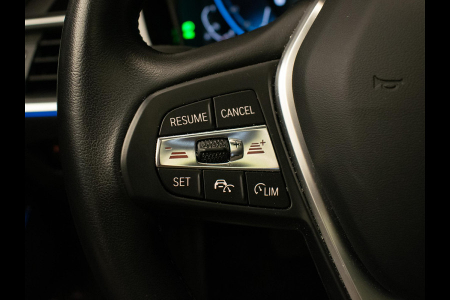 BMW 3 Serie Touring 320e M Sport (PANORAMADAK,APPLE CARPLAY,NAVI,SFEERVERLICHTING,STOELVERWARMING,CAMERA,LEDER,CRUISE,CLIMATE)