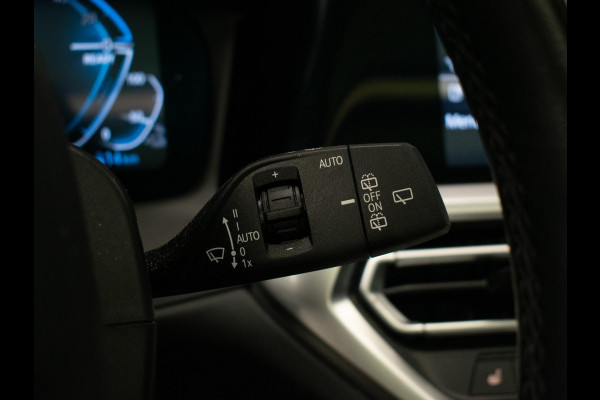 BMW 3 Serie Touring 320e M Sport (PANORAMADAK,APPLE CARPLAY,NAVI,SFEERVERLICHTING,STOELVERWARMING,CAMERA,LEDER,CRUISE,CLIMATE)