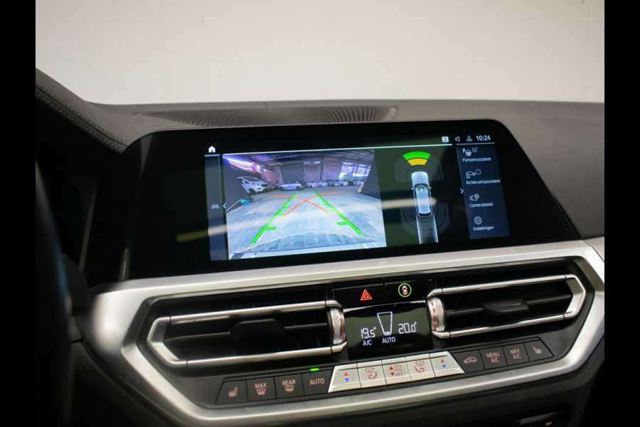 BMW 3 Serie Touring 320e M Sport (PANORAMADAK,APPLE CARPLAY,NAVI,SFEERVERLICHTING,STOELVERWARMING,CAMERA,LEDER,CRUISE,CLIMATE)