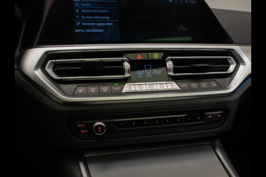 BMW 3 Serie Touring 320e M Sport (PANORAMADAK,APPLE CARPLAY,NAVI,SFEERVERLICHTING,STOELVERWARMING,CAMERA,LEDER,CRUISE,CLIMATE)