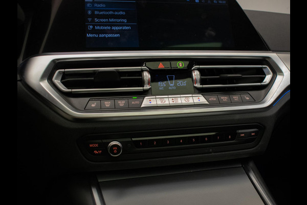 BMW 3 Serie Touring 320e M Sport (PANORAMADAK,APPLE CARPLAY,NAVI,SFEERVERLICHTING,STOELVERWARMING,CAMERA,LEDER,CRUISE,CLIMATE)