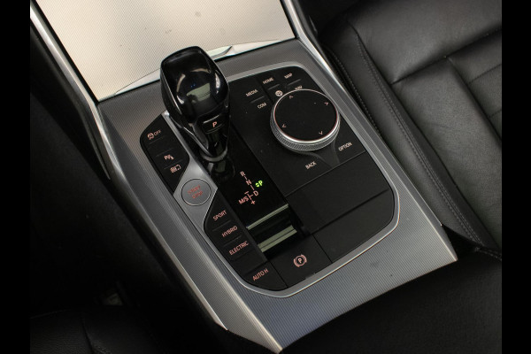 BMW 3 Serie Touring 320e M Sport (PANORAMADAK,APPLE CARPLAY,NAVI,SFEERVERLICHTING,STOELVERWARMING,CAMERA,LEDER,CRUISE,CLIMATE)