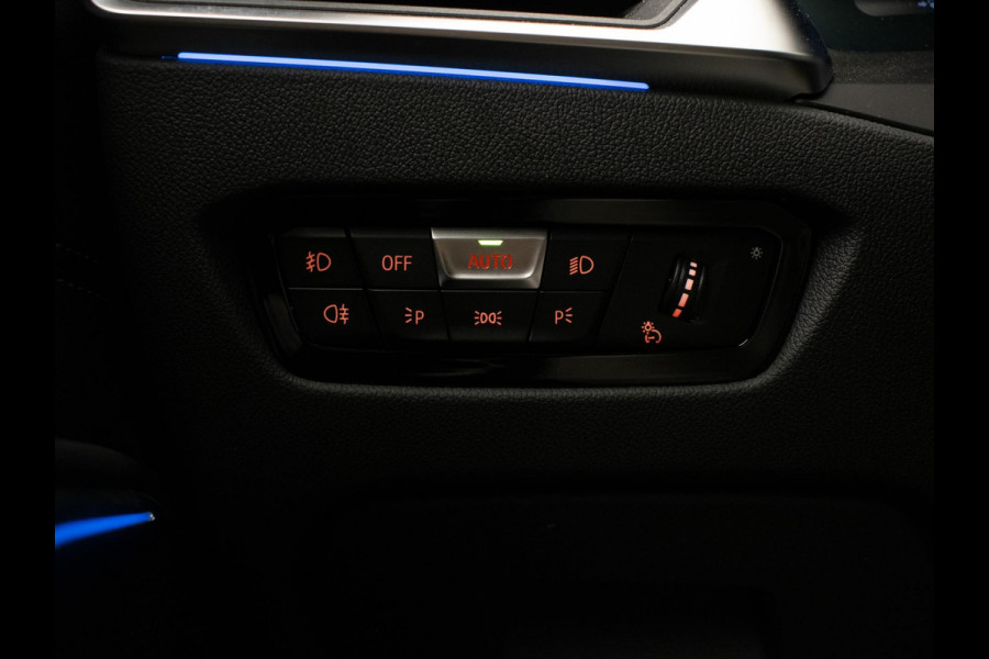 BMW 3 Serie Touring 320e M Sport (PANORAMADAK,APPLE CARPLAY,NAVI,SFEERVERLICHTING,STOELVERWARMING,CAMERA,LEDER,CRUISE,CLIMATE)