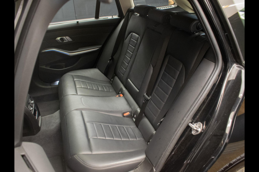 BMW 3 Serie Touring 320e M Sport (PANORAMADAK,APPLE CARPLAY,NAVI,SFEERVERLICHTING,STOELVERWARMING,CAMERA,LEDER,CRUISE,CLIMATE)