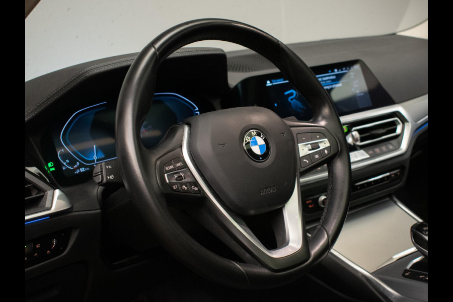 BMW 3 Serie Touring 320e M Sport (PANORAMADAK,APPLE CARPLAY,NAVI,SFEERVERLICHTING,STOELVERWARMING,CAMERA,LEDER,CRUISE,CLIMATE)