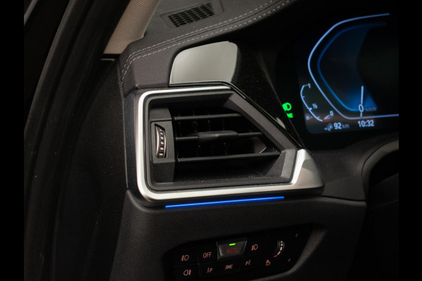 BMW 3 Serie Touring 320e M Sport (PANORAMADAK,APPLE CARPLAY,NAVI,SFEERVERLICHTING,STOELVERWARMING,CAMERA,LEDER,CRUISE,CLIMATE)