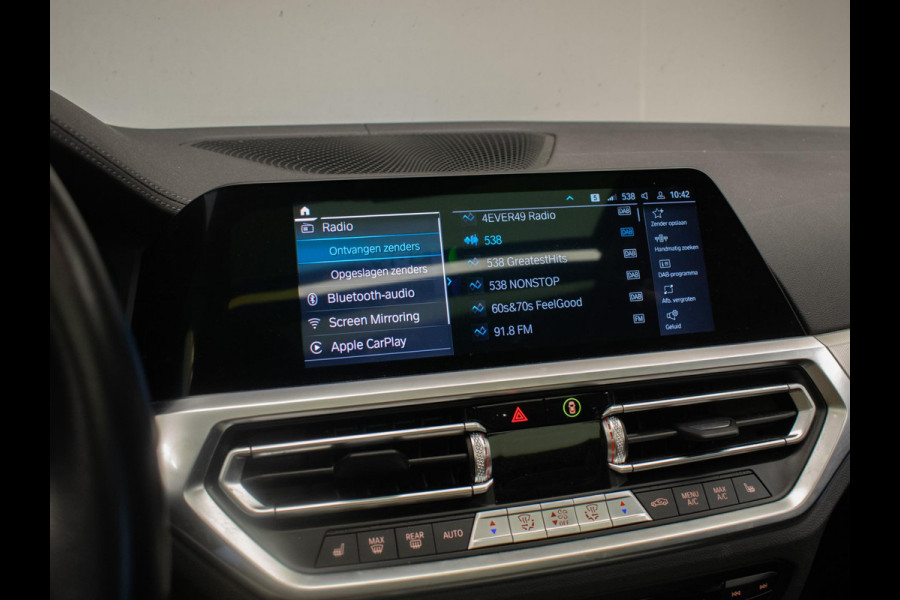 BMW 3 Serie Touring 320e M Sport (PANORAMADAK,APPLE CARPLAY,NAVI,SFEERVERLICHTING,STOELVERWARMING,CAMERA,LEDER,CRUISE,CLIMATE)