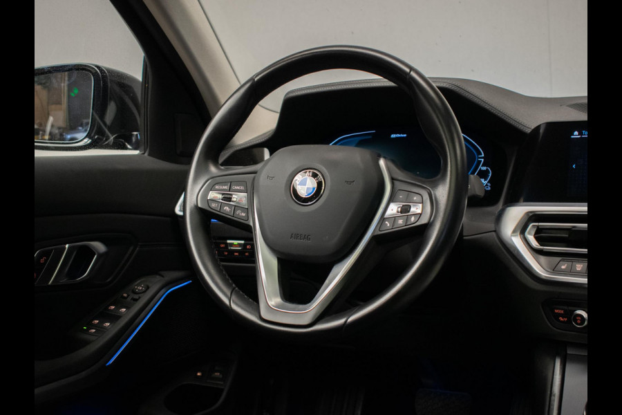 BMW 3 Serie Touring 320e M Sport (PANORAMADAK,APPLE CARPLAY,NAVI,SFEERVERLICHTING,STOELVERWARMING,CAMERA,LEDER,CRUISE,CLIMATE)