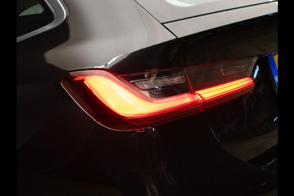 BMW 3 Serie Touring 320e M Sport (PANORAMADAK,APPLE CARPLAY,NAVI,SFEERVERLICHTING,STOELVERWARMING,CAMERA,LEDER,CRUISE,CLIMATE)