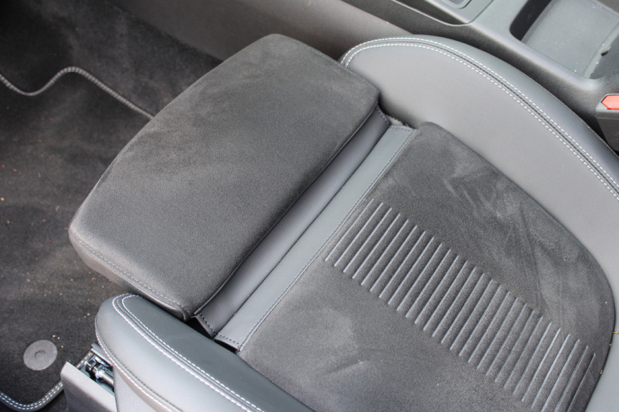 Ford Kuga 2.5 PHEV Active X 4J Garantie | Panoramadak | Nieuwstaat | Winter Pack