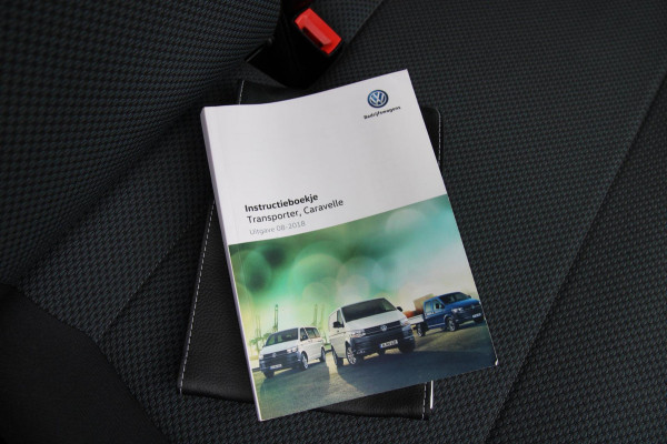 Volkswagen Transporter Volkswagen Transporter 2.0 TDI L1H1 Comfort / Automaat / Cruise / App connect / Navi / 3 zits