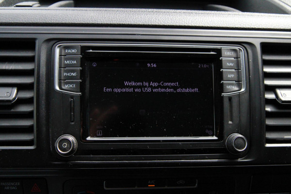 Volkswagen Transporter Volkswagen Transporter 2.0 TDI L1H1 Comfort / Automaat / Cruise / App connect / Navi / 3 zits