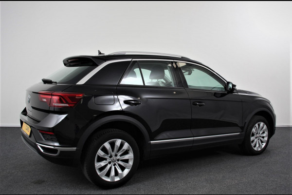 Volkswagen T-Roc 1.5 TSI 150pk DSG Sport Plus | Navigatie | Climate Control | Cruise control adaptief | Camera | Parkeer sensoren | Electrisch bedienbare achterklep| Lichtmetalen Velgen