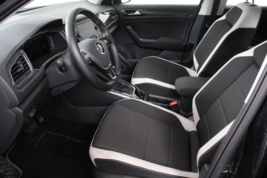 Volkswagen T-Roc 1.5 TSI 150pk DSG Sport Plus | Navigatie | Climate Control | Cruise control adaptief | Camera | Parkeer sensoren | Electrisch bedienbare achterklep| Lichtmetalen Velgen