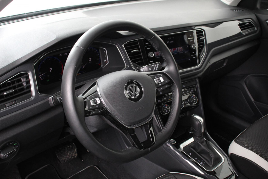Volkswagen T-Roc 1.5 TSI 150pk DSG Sport Plus | Navigatie | Climate Control | Cruise control adaptief | Camera | Parkeer sensoren | Electrisch bedienbare achterklep| Lichtmetalen Velgen