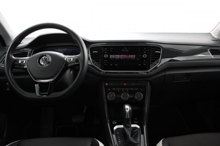 Volkswagen T-Roc 1.5 TSI 150pk DSG Sport Plus | Navigatie | Climate Control | Cruise control adaptief | Camera | Parkeer sensoren | Electrisch bedienbare achterklep| Lichtmetalen Velgen