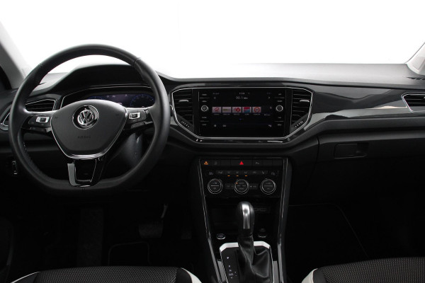 Volkswagen T-Roc 1.5 TSI 150pk DSG Sport Plus | Navigatie | Climate Control | Cruise control adaptief | Camera | Parkeer sensoren | Electrisch bedienbare achterklep| Lichtmetalen Velgen
