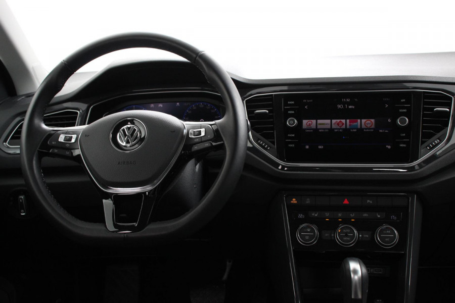Volkswagen T-Roc 1.5 TSI 150pk DSG Sport Plus | Navigatie | Climate Control | Cruise control adaptief | Camera | Parkeer sensoren | Electrisch bedienbare achterklep| Lichtmetalen Velgen