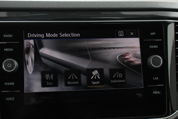 Volkswagen T-Roc 1.5 TSI 150pk DSG Sport Plus | Navigatie | Climate Control | Cruise control adaptief | Camera | Parkeer sensoren | Electrisch bedienbare achterklep| Lichtmetalen Velgen
