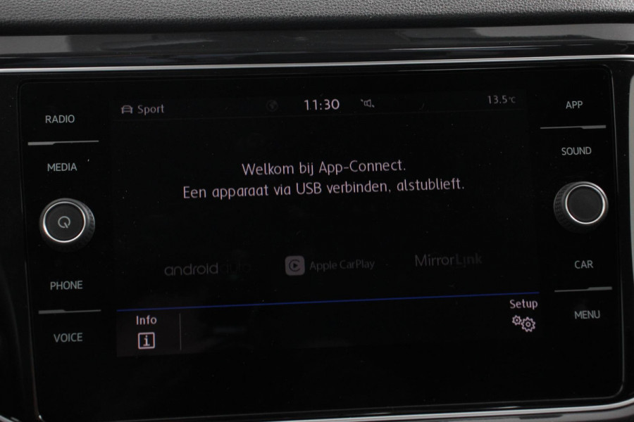 Volkswagen T-Roc 1.5 TSI 150pk DSG Sport Plus | Navigatie | Climate Control | Cruise control adaptief | Camera | Parkeer sensoren | Electrisch bedienbare achterklep| Lichtmetalen Velgen
