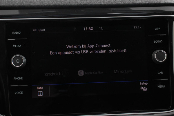 Volkswagen T-Roc 1.5 TSI 150pk DSG Sport Plus | Navigatie | Climate Control | Cruise control adaptief | Camera | Parkeer sensoren | Electrisch bedienbare achterklep| Lichtmetalen Velgen