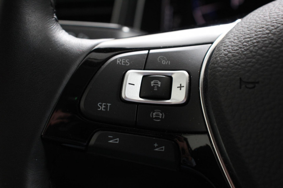 Volkswagen T-Roc 1.5 TSI 150pk DSG Sport Plus | Navigatie | Climate Control | Cruise control adaptief | Camera | Parkeer sensoren | Electrisch bedienbare achterklep| Lichtmetalen Velgen