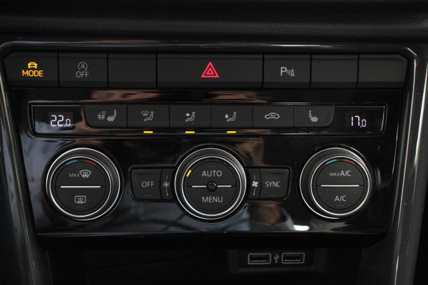 Volkswagen T-Roc 1.5 TSI 150pk DSG Sport Plus | Navigatie | Climate Control | Cruise control adaptief | Camera | Parkeer sensoren | Electrisch bedienbare achterklep| Lichtmetalen Velgen